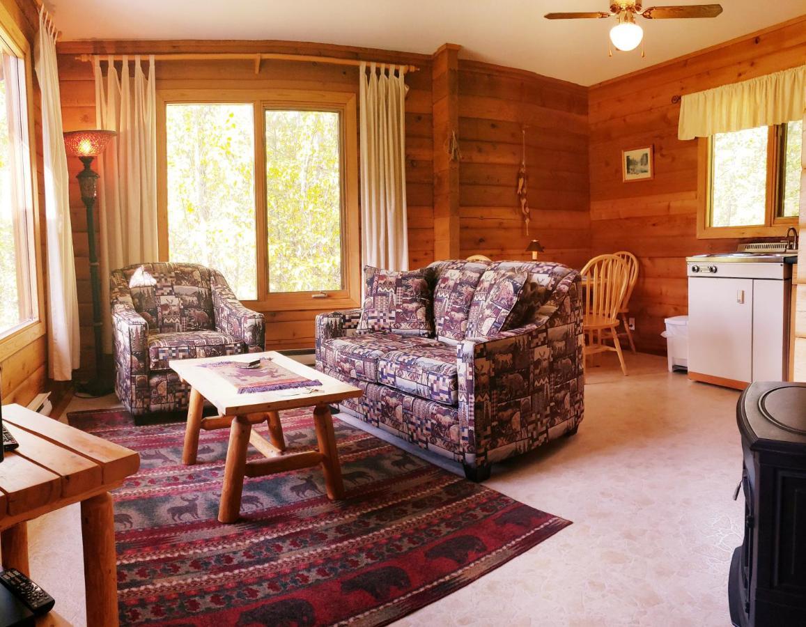 Mica Mountain Lodge & Log Cabins Tete Jaune Cache Bagian luar foto