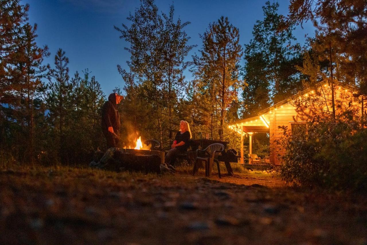 Mica Mountain Lodge & Log Cabins Tete Jaune Cache Bagian luar foto