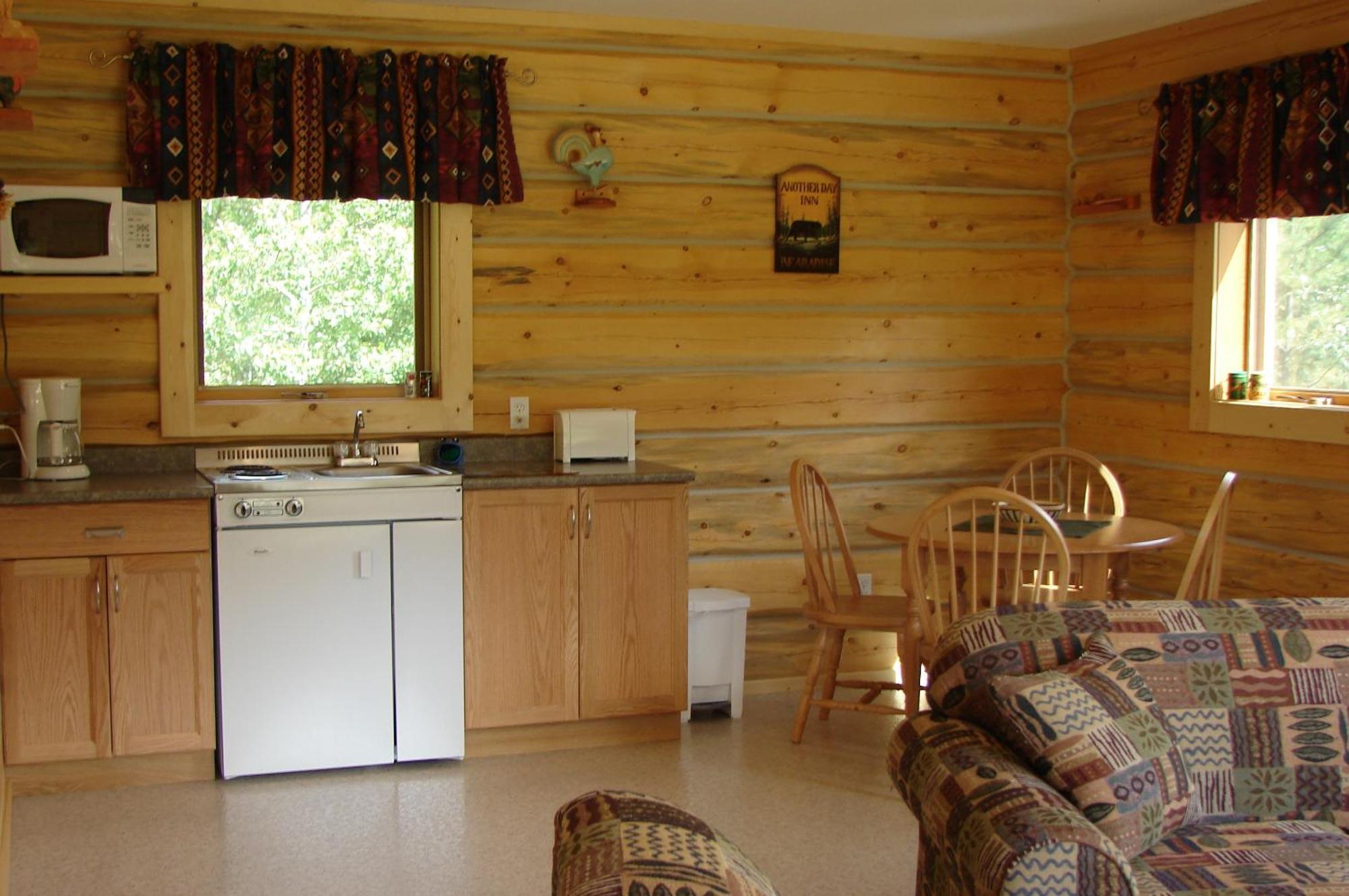 Mica Mountain Lodge & Log Cabins Tete Jaune Cache Bagian luar foto