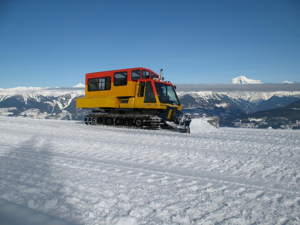 Mica Mountain Lodge & Log Cabins Tete Jaune Cache Bagian luar foto
