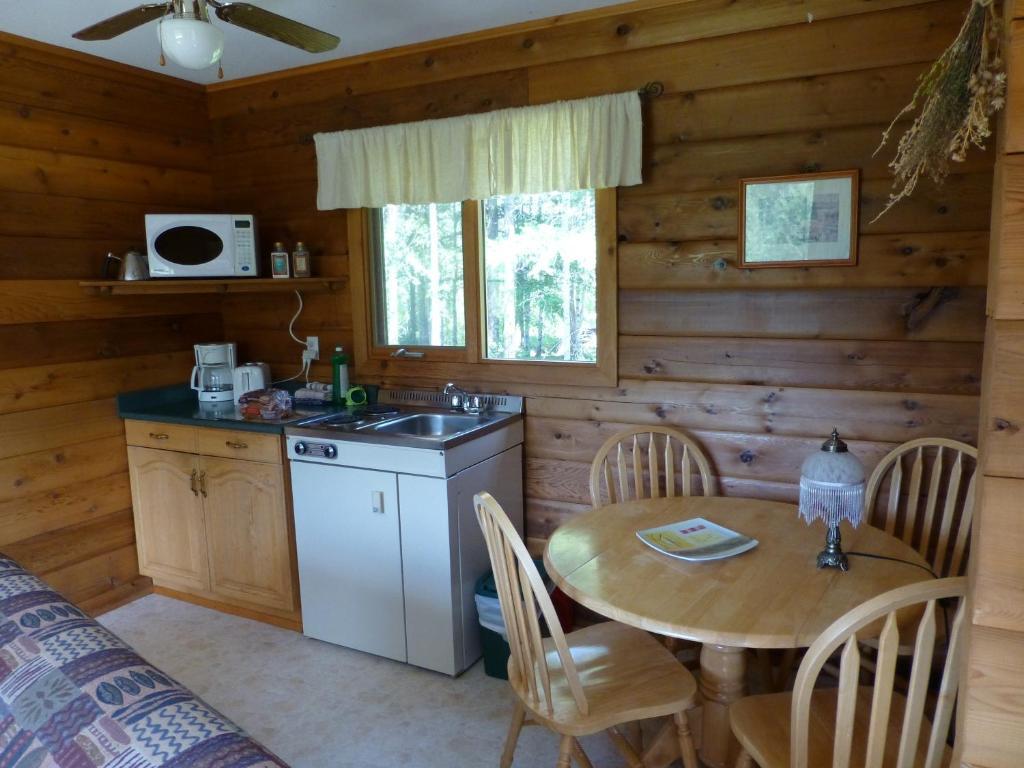 Mica Mountain Lodge & Log Cabins Tete Jaune Cache Ruang foto